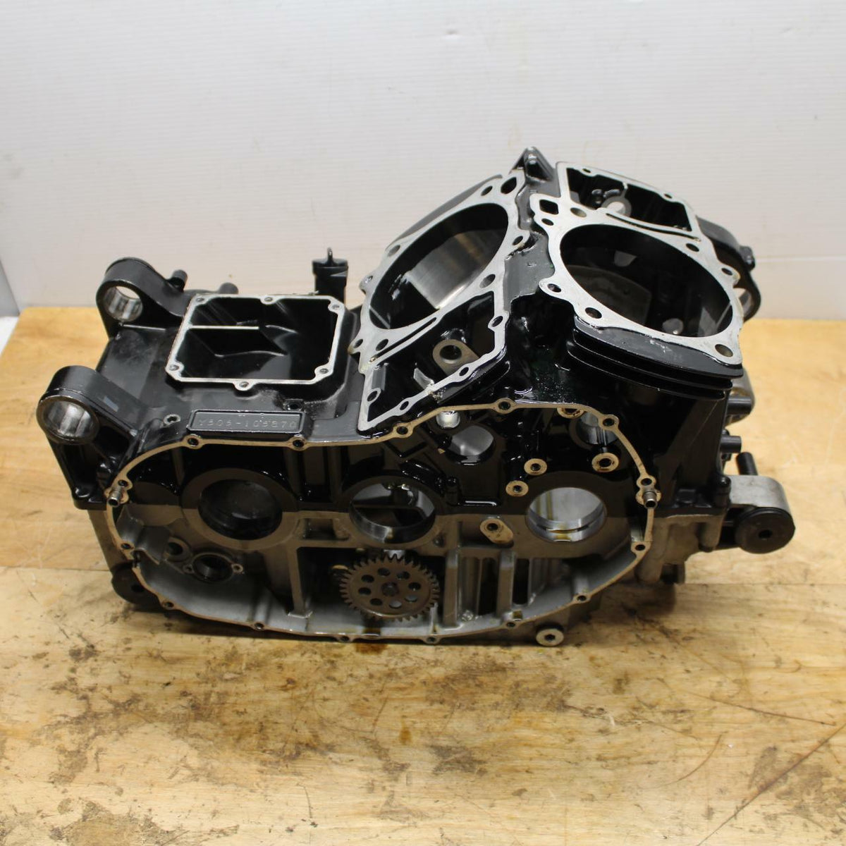 09-10 SUZUKI BOULEVARD M109R ENGINE MOTOR CASE CASES BB318