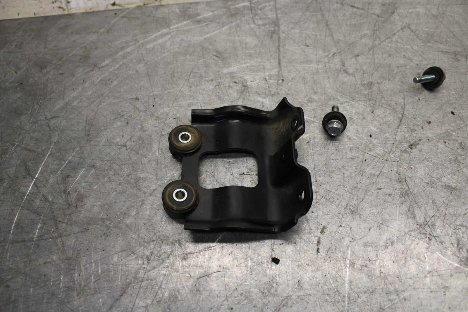 2015 Yamaha YZF R3 GAS TANK FUEL CELL PETROL RESERVOIR BRACKET MOUNT BB526