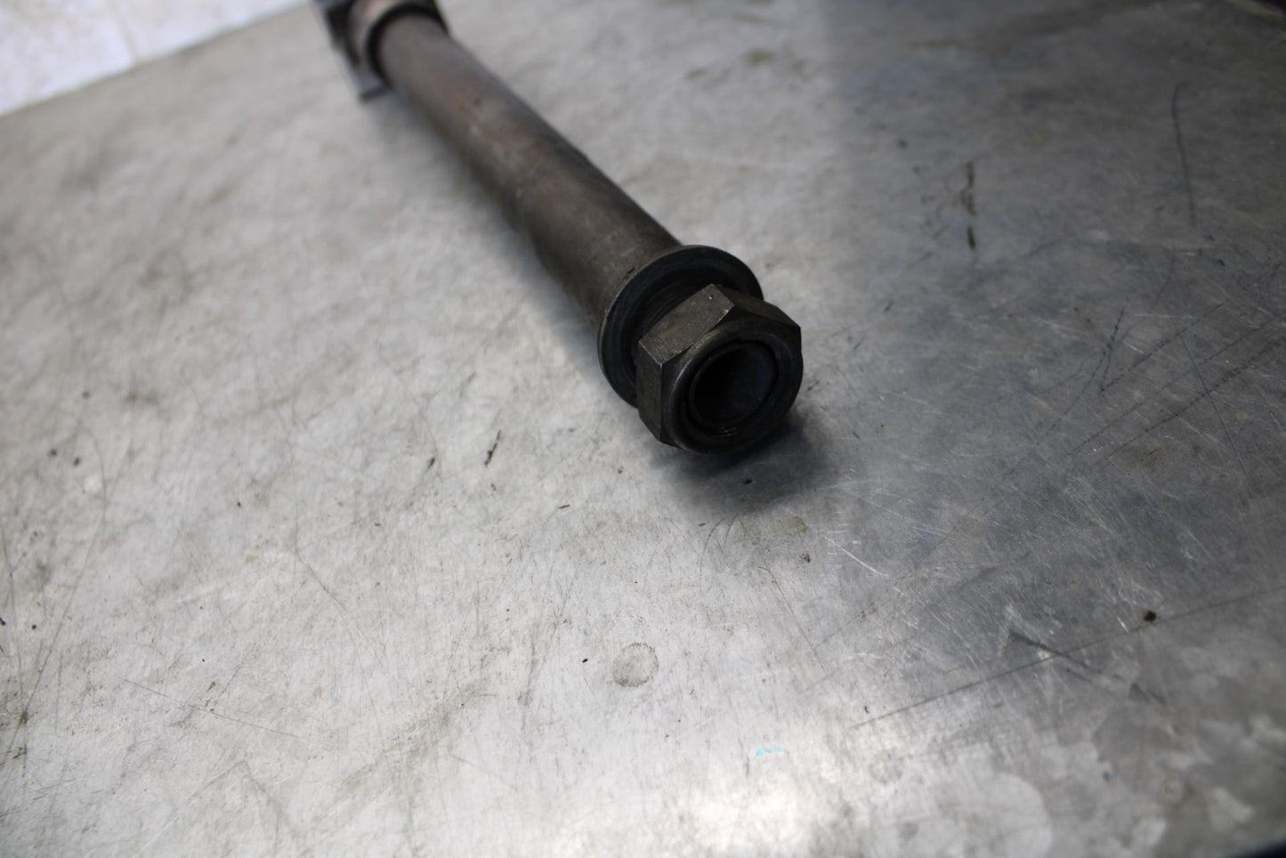 04-06 YAMAHA YZF R1 REAR AXLE BACK WHEEL RIM PIVOT BOLT AXEL BB432