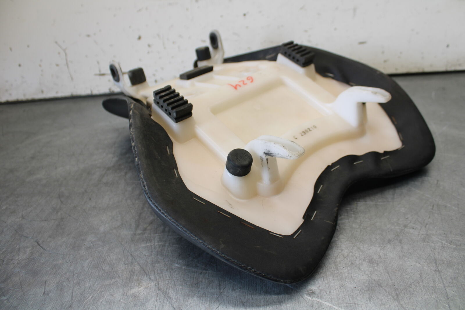 05-06 HONDA CBR600RR FRONT DRIVERS SEAT PAD SADDLE PILLION BB624