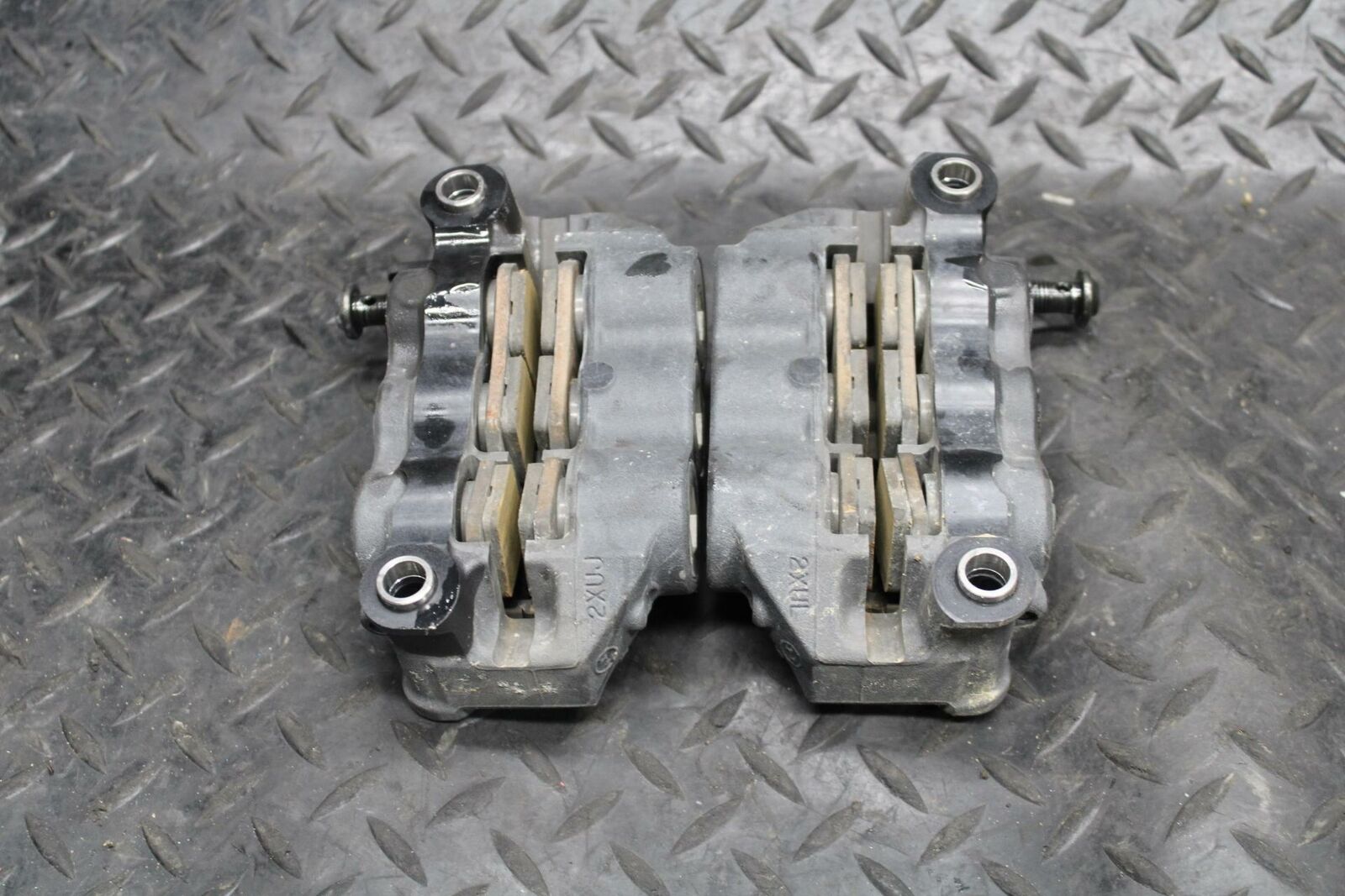 09-14 YAMAHA YZF R1 RIGHT LEFT FRONT BRAKE CALIPER SET PAIR CALIPERS BB196