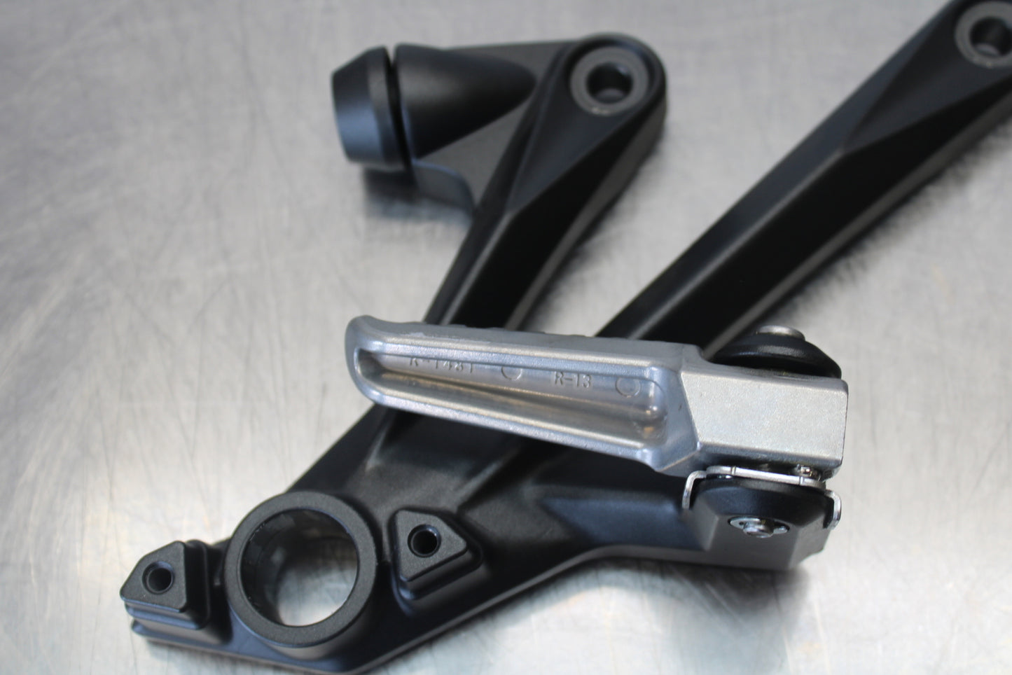 23-24 KAWASAKI NINJA ZX14R REAR BACK PASSENGER PEG SET PAIR BB169