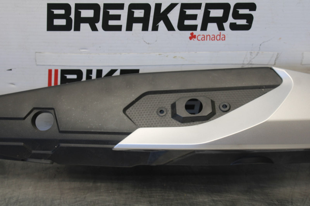 15-17 YAMAHA FJ09 LEFT REAR BACK TAIL FAIRING COWL SHROUD BB906