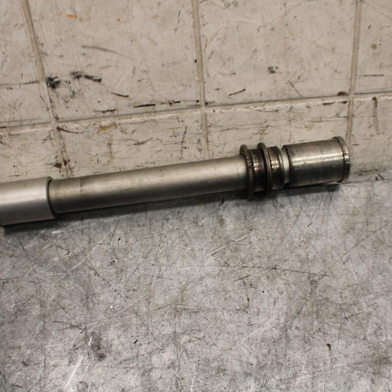 2009 Kawasaki Ninja ZX6R ZX600R FRONT WHEEL RIM AXLE PIVOT BOLT 41068-0034 BB538