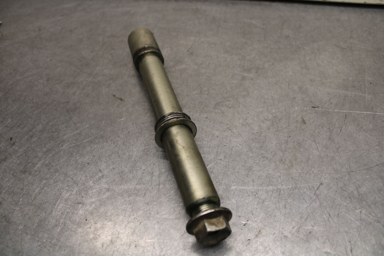 06-07 SUZUKI GSXR750 FRONT WHEEL RIM AXLE PIVOT BOLT 54711-41G00 BB670