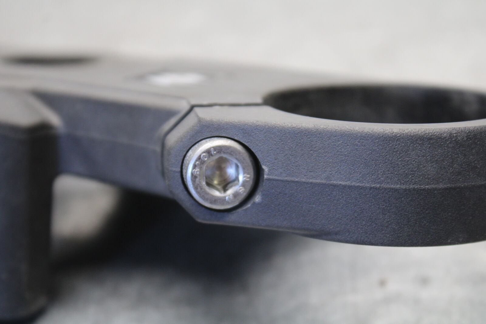 05-06 SUZUKI GSXR1000 FORKS UPPER TRIPLE TREE CLAMP 51311-41G00 BB663