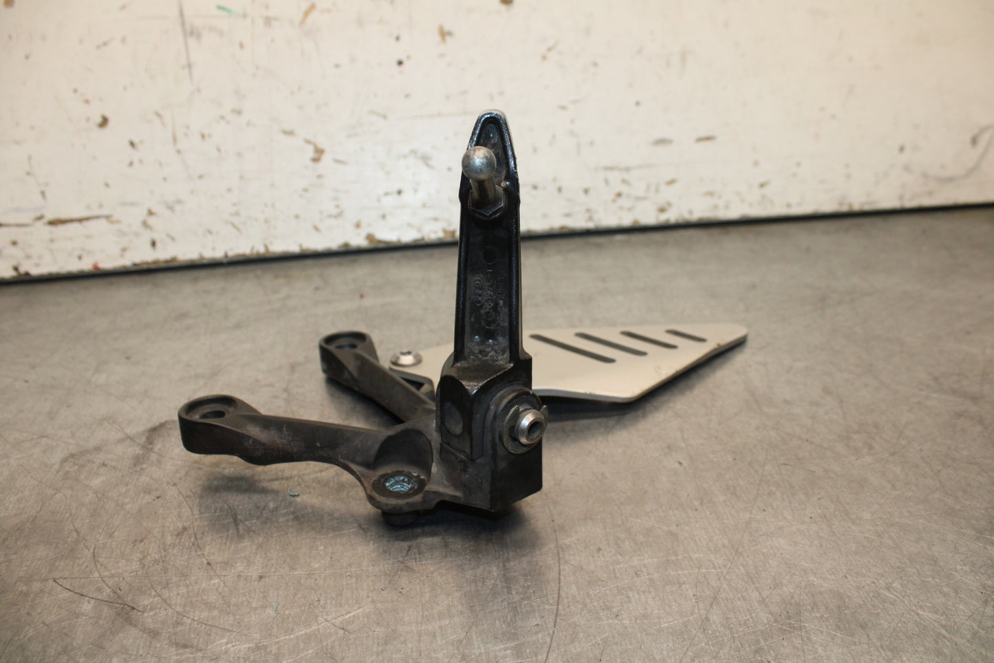 13-17 KAWASAKI NINJA ZX6R ZX636E LEFT REARSET REAR SET DRIVER FOOT PEG BB735