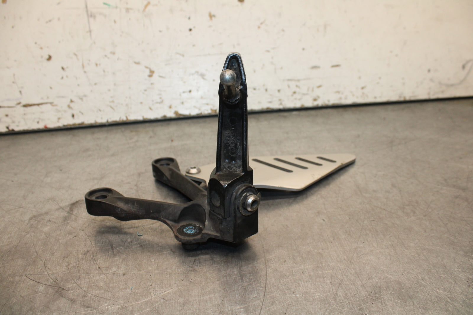 13-17 KAWASAKI NINJA ZX6R ZX636E LEFT REARSET REAR SET DRIVER FOOT PEG BB735