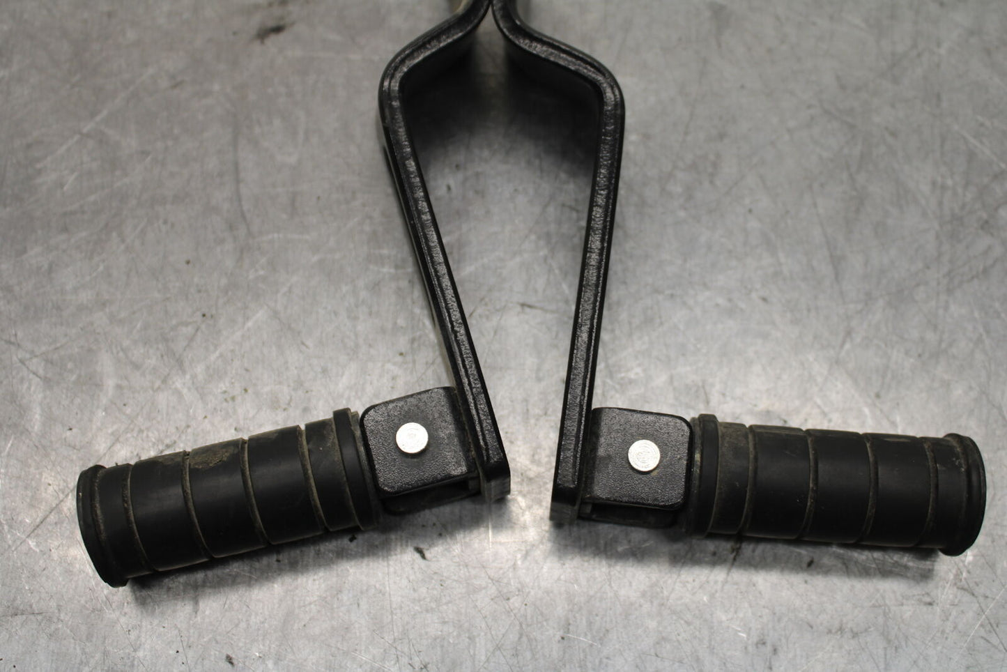 17-24 YAMAHA BOLT XVS950 REAR PASSENGER FOOT STEP PEG BB729