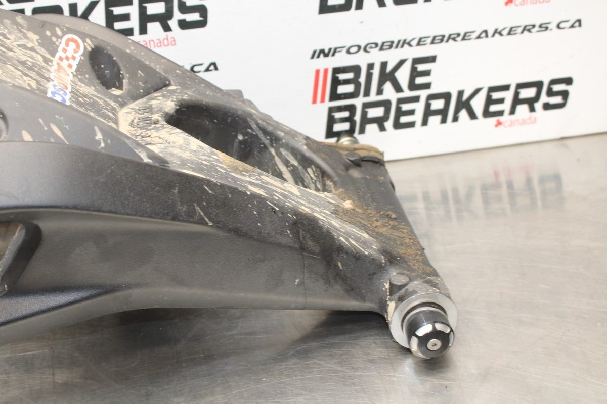 20 TRIUMPH STREET TRIPLE 765 REAR SWINGARM BACK SUSPENSION SWING ARM BB864