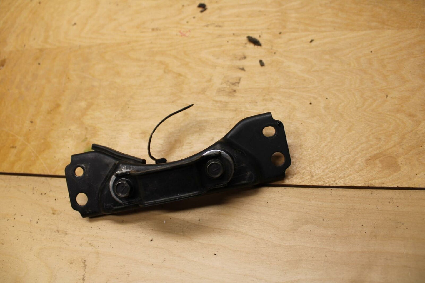 09-10 KAWASAKI ER-6N GAS TANK FUEL CELL PETROL RESERVOIR BRACKET MOUNT BB325