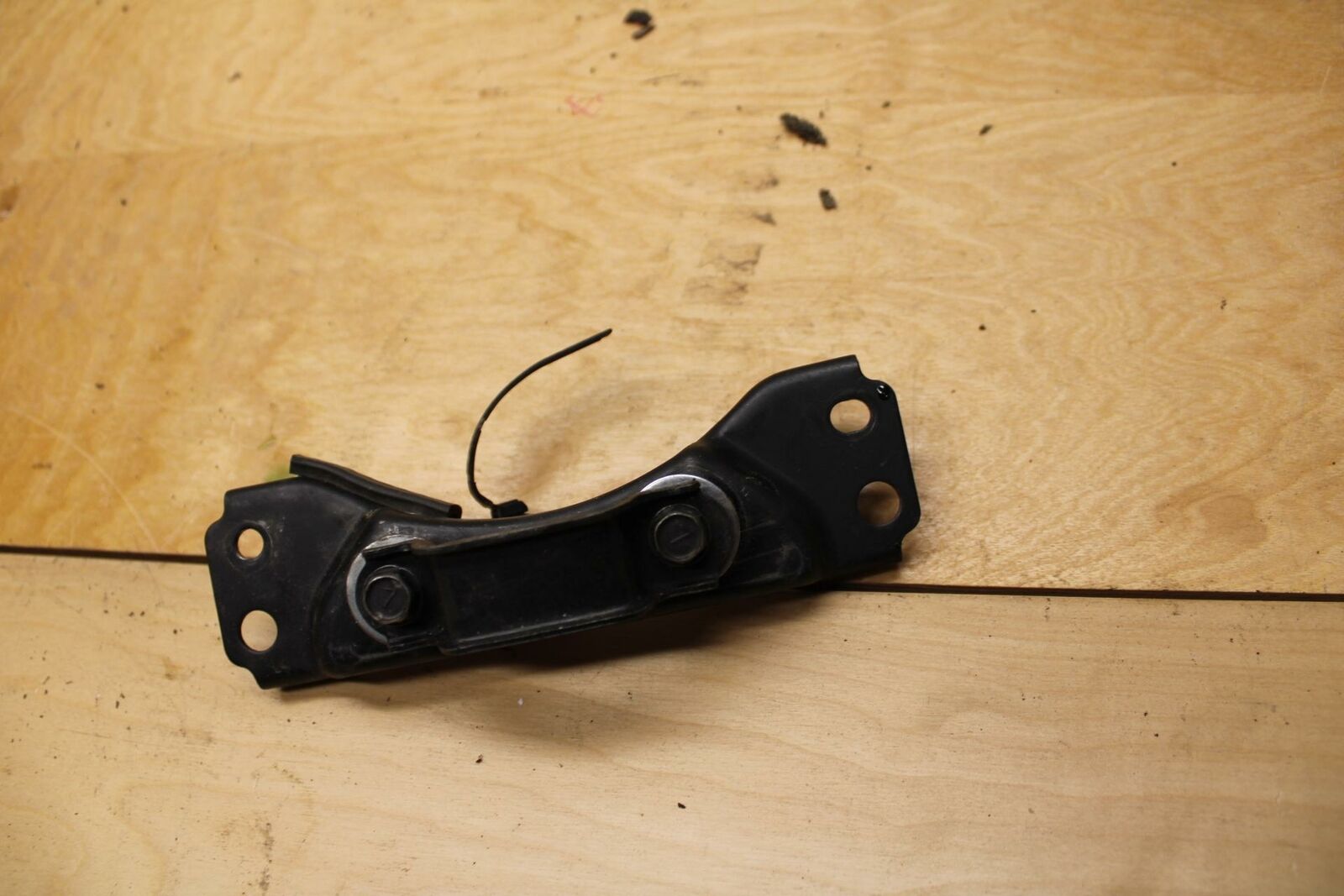 09-10 KAWASAKI ER-6N GAS TANK FUEL CELL PETROL RESERVOIR BRACKET MOUNT BB325