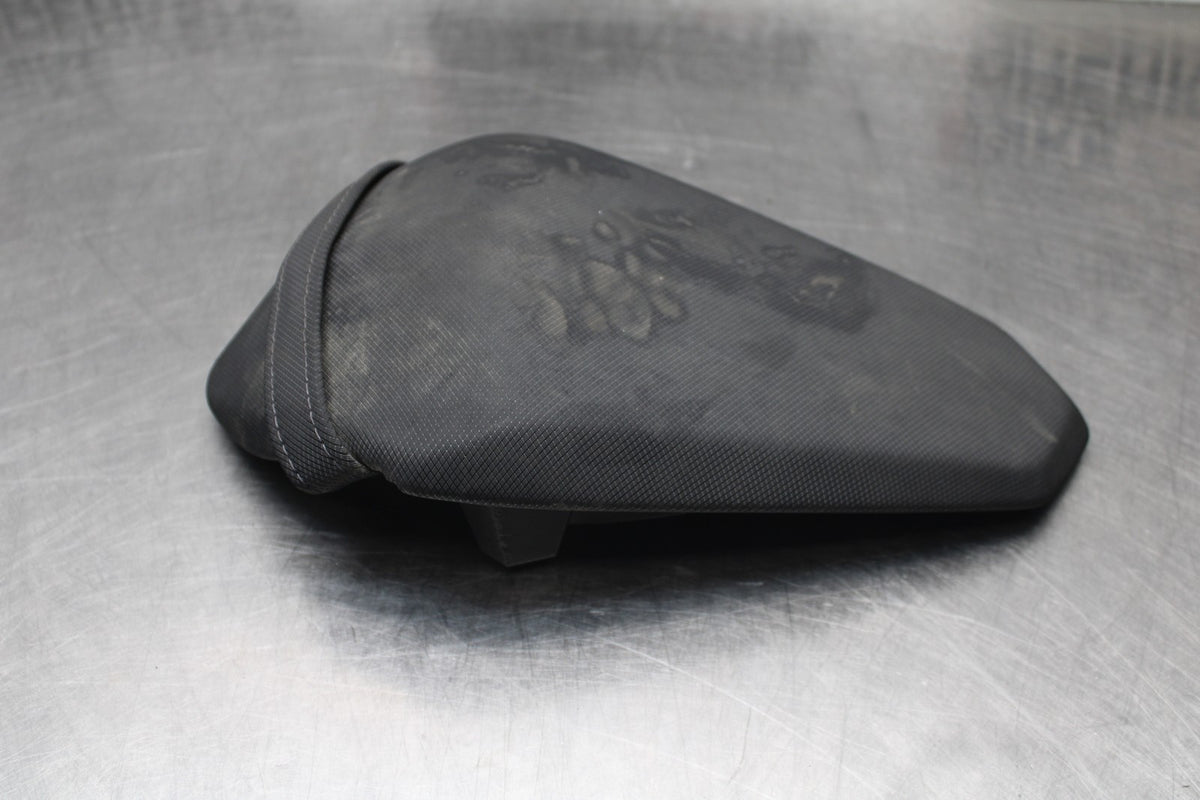 18-26 KAWASAKI Z400 REAR BACK PASSENGER TANDEM SEAT PAD SADDLE PILLION BB852