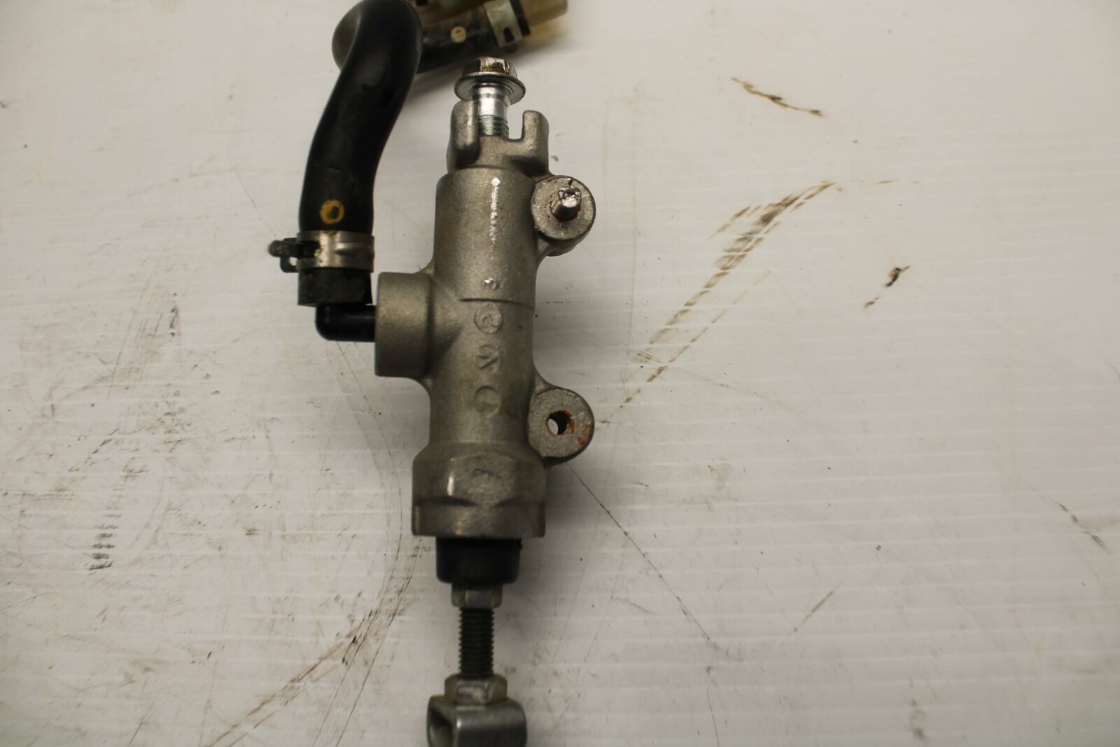 08-09 SUZUKI GSXR600 REAR  BRAKE MASTER CYLINDER W RESERVOIR 69600-01H20 BB250