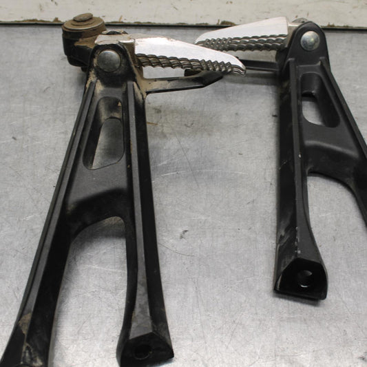 09-16 SUZUKI GSXR1000 REAR FOOT RESTS PEGS STEPS SET PAIR BB642