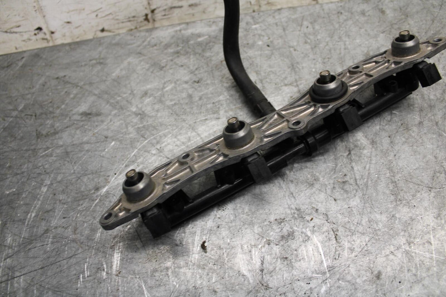 2009 Kawasaki Ninja ZX6R ZX600R SECONDARY FUEL INJECTORS TOP  GAS RAIL BB538