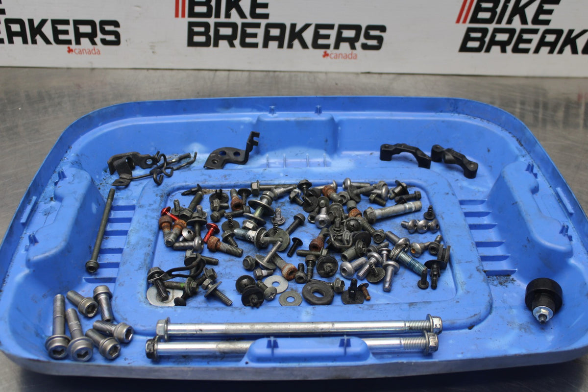 05-06 SUZUKI GSXR1000 MOUNTING BOLTS HARDWARE SCREWS BB857