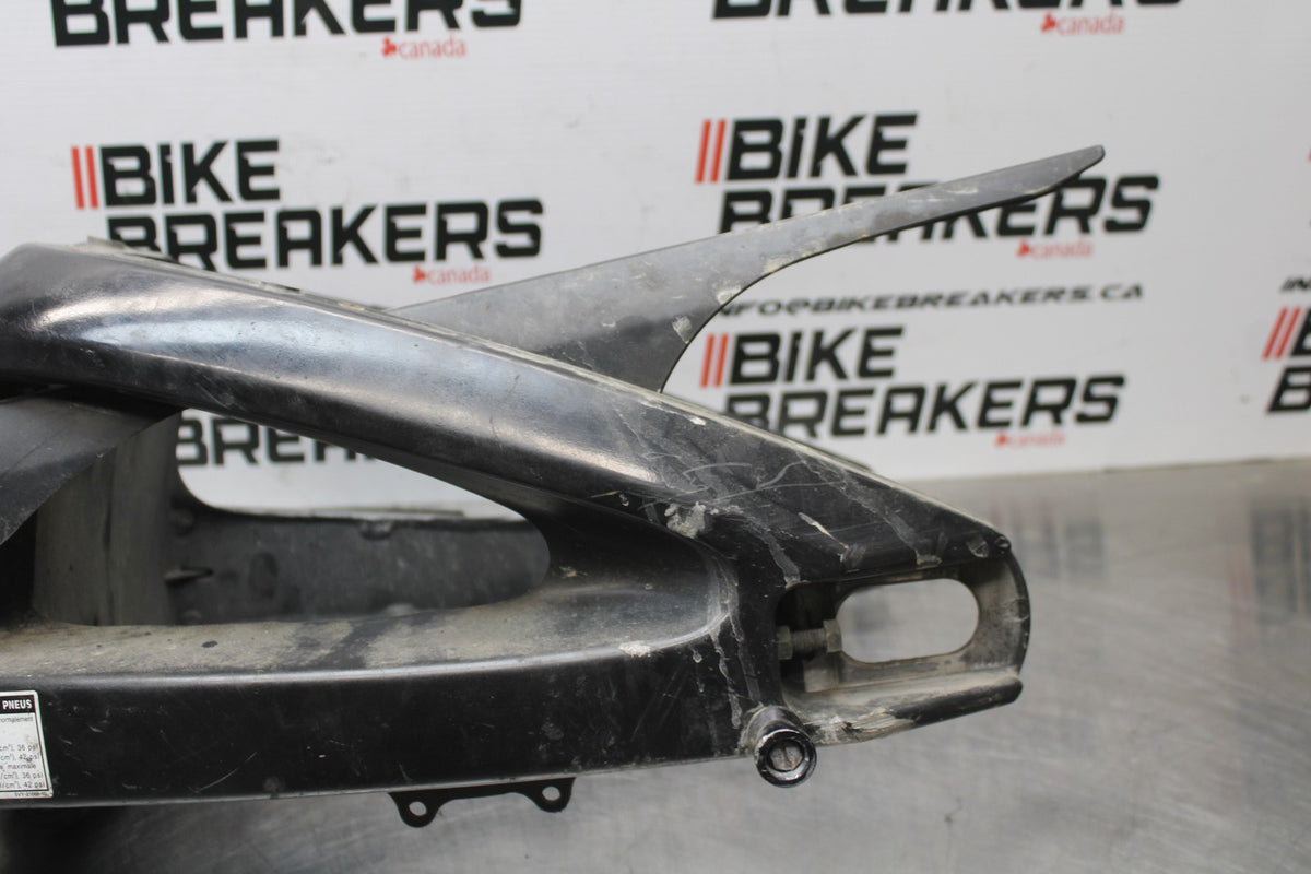 05 YAMAHA YZF R6 REAR SWINGARM BACK SUSPENSION SWING ARM BB814