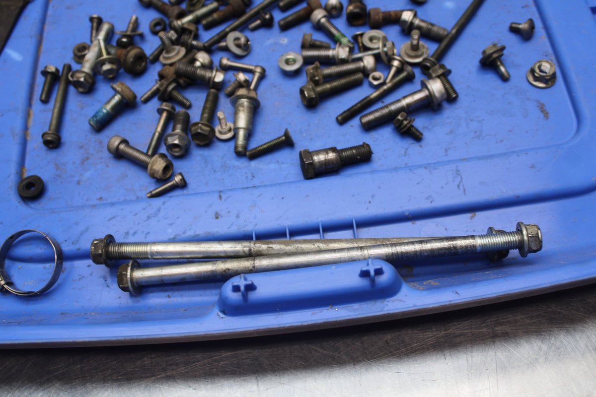 00 SUZUKI GSXR750 BOLTS HARDWARE MOTOR SCREWS BB820