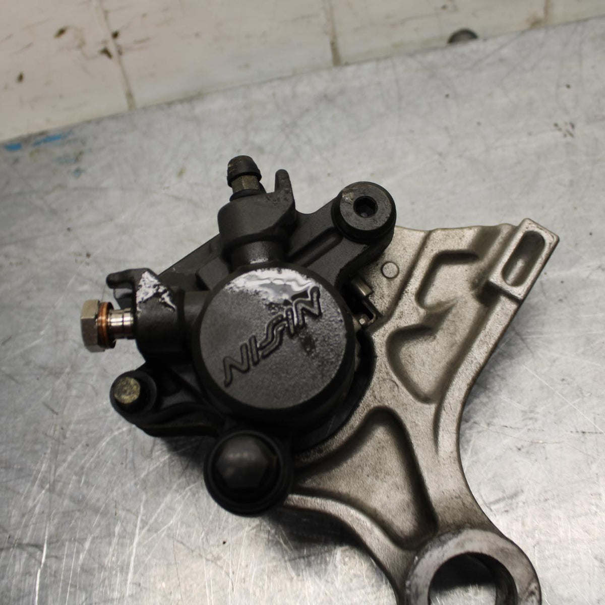05-06 HONDA CBR600RR REAR BACK BRAKE CALIPER W MOUNT BRACKET BB444