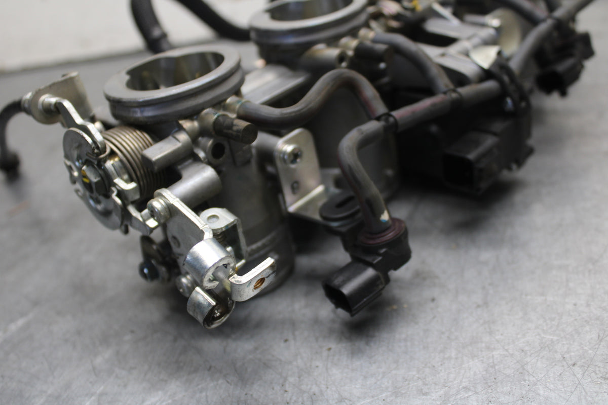 13-18 KAWASAKI NINJA ZX6R MAIN FUEL INJECTORS / THROTTLE BODIES BB682