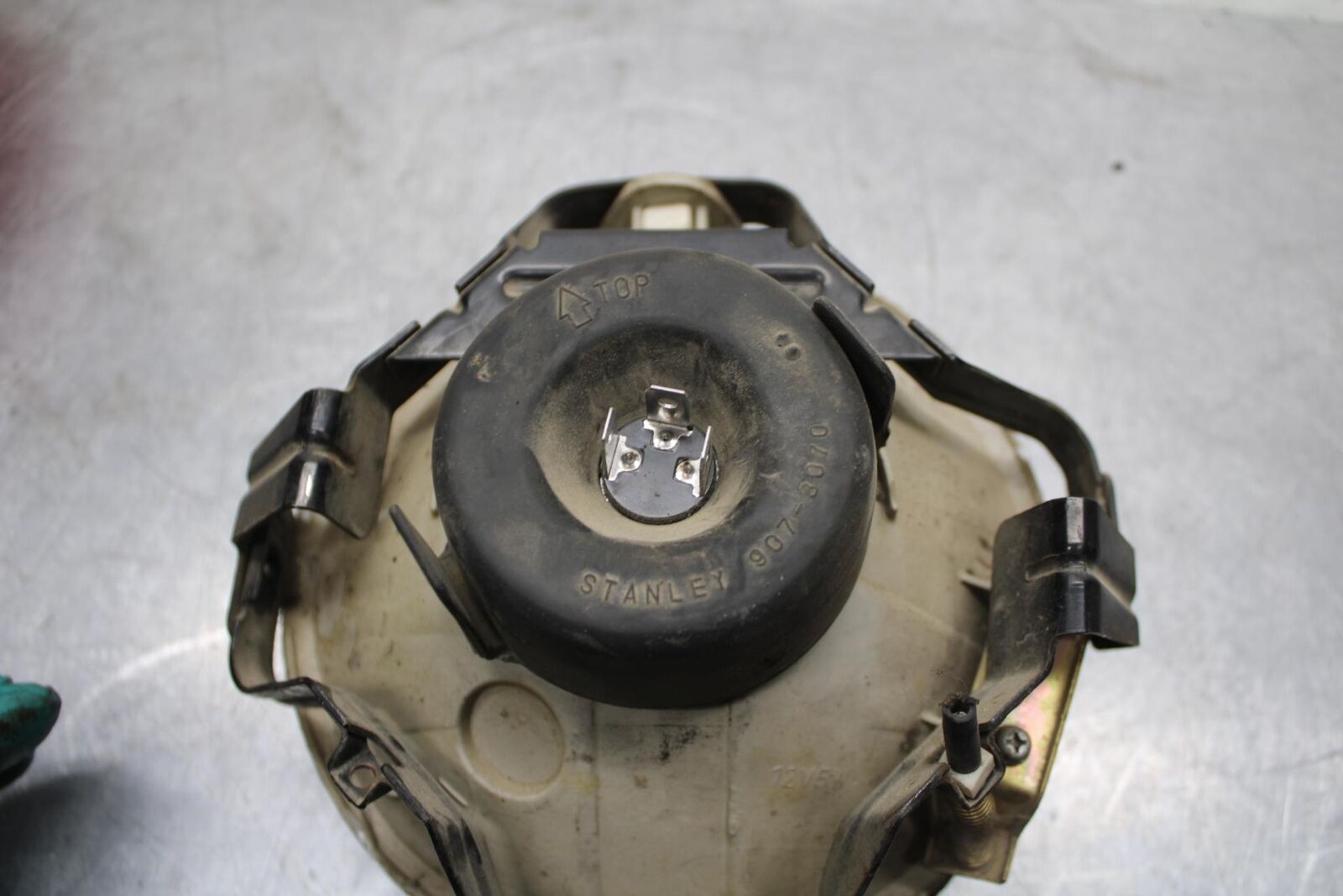 2005 Kawasaki Vulcan 1500 VN1500N Classic SINGLE HEADLIGHT HEAD LAMP LIGHT BB576