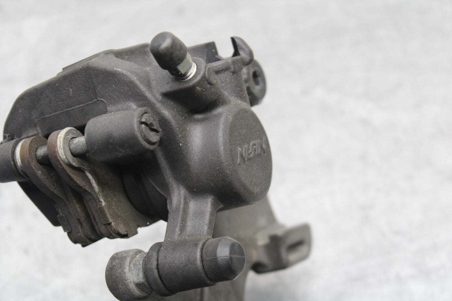 11-24 SUZUKI GSXR  600 750 REAR BACK BRAKE CALIPER W MOUNT BRACKET BB630