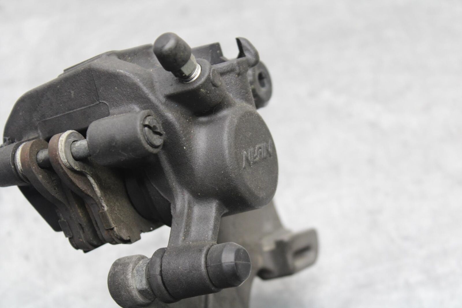 11-24 SUZUKI GSXR  600 750 REAR BACK BRAKE CALIPER W MOUNT BRACKET BB630