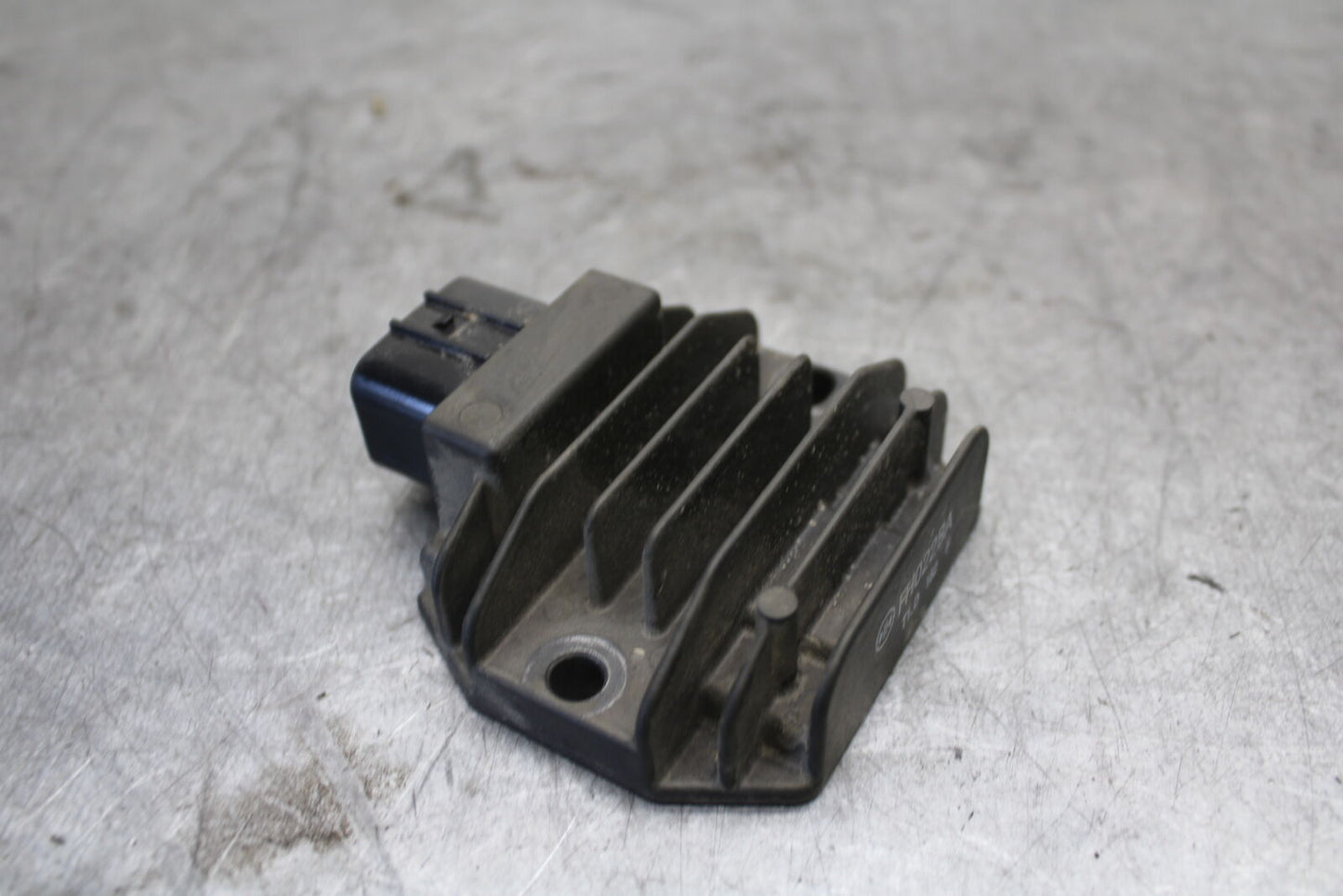 22-24 YAMAHA XSR900 RECTIFIER VOLTAGE REGULATOR  BB683