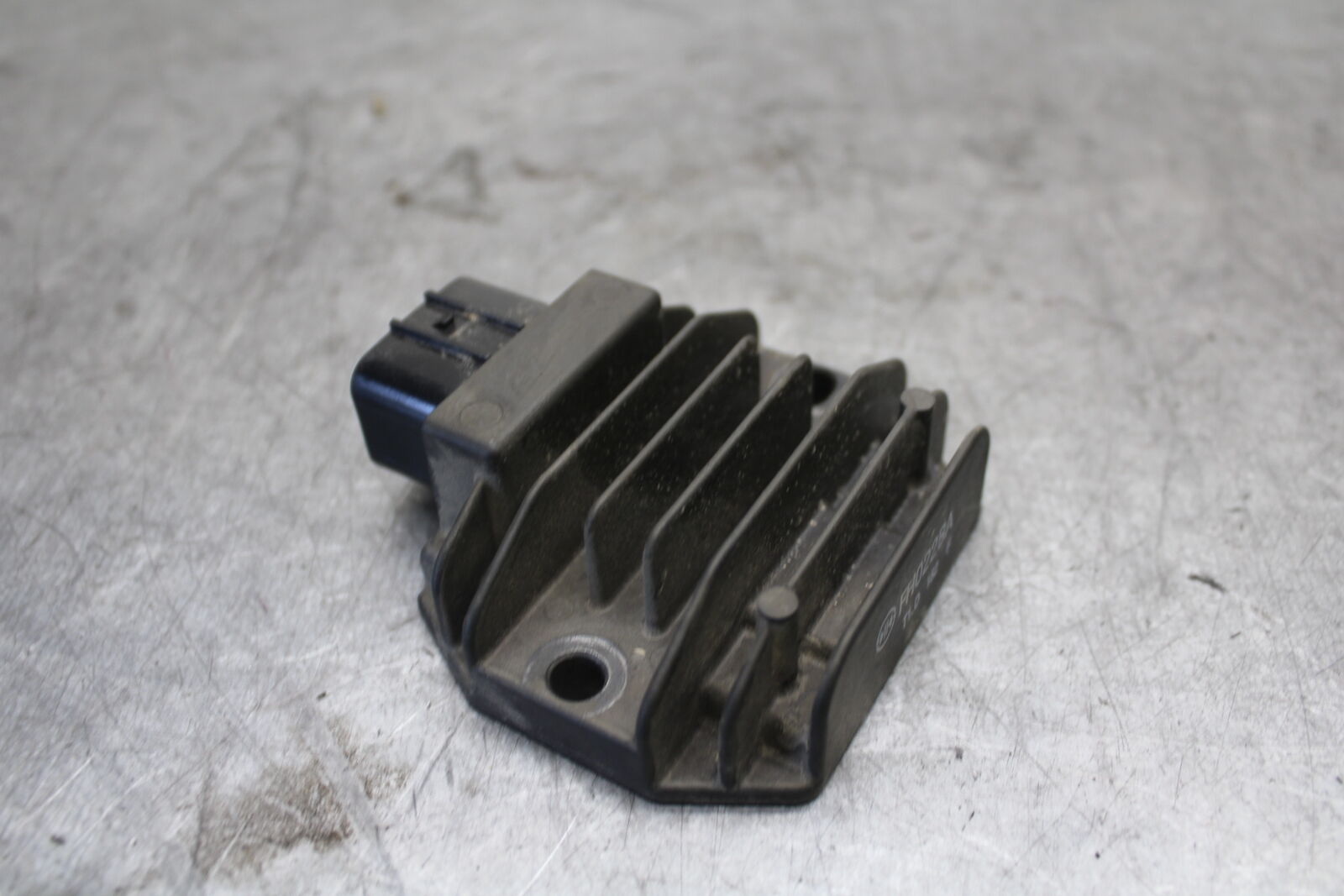 22-24 YAMAHA XSR900 RECTIFIER VOLTAGE REGULATOR  BB683