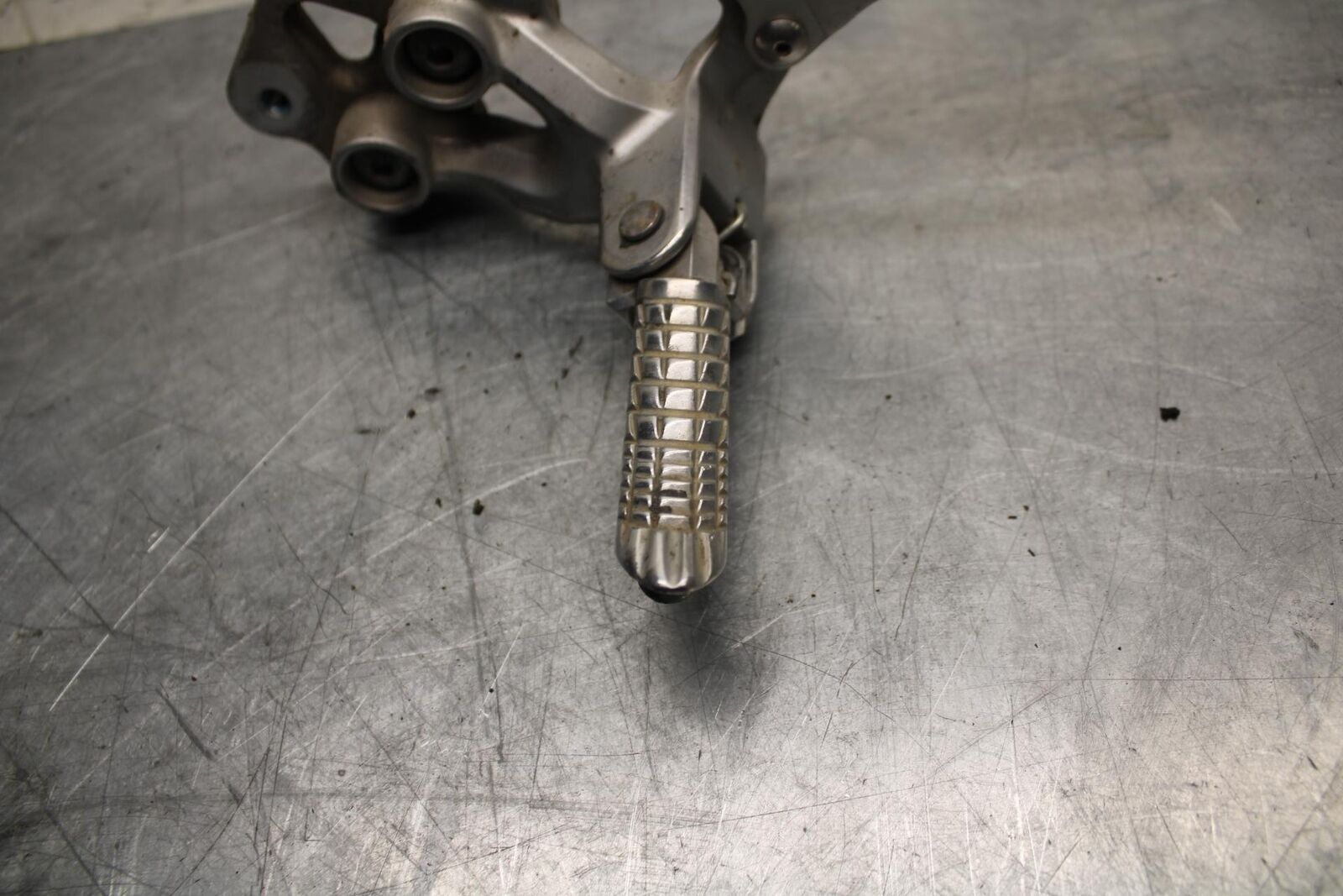 08-10 SUZUKI GSXR750 LEFT REARSET REAR SET DRIVER FOOT PEG REST STOP bb476 #B