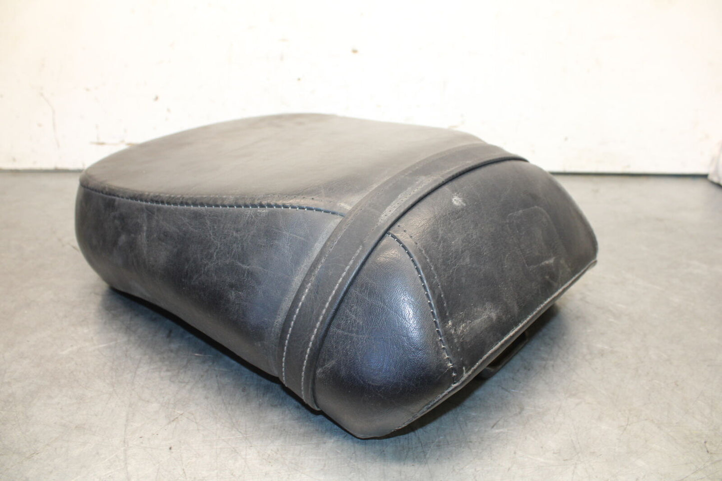 05-09 SUZUKI BOULEVARD C90 REAR DRIVERS SEAT  BB692