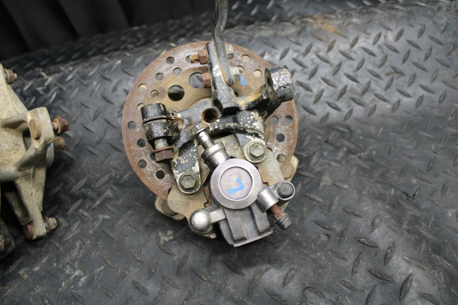 85-86 SUZUKI QUADRACER 250 FRONT WHEEL RIGHT LEFT HUBS HUB SET BB210