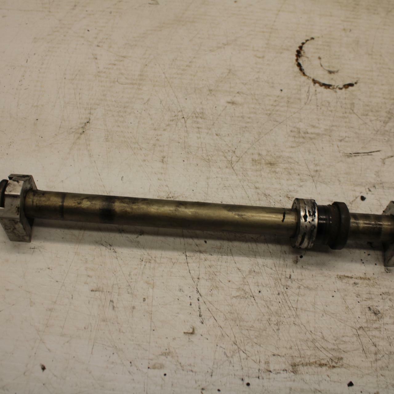 07-16 TRIUMPH STREET TRIPLE REAR AXLE BACK WHEEL RIM PIVOT BOLT AXEL BB361