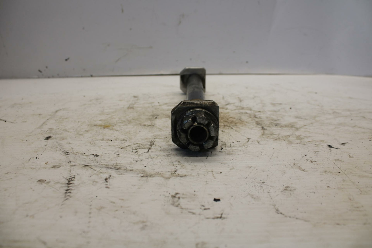 06-07 SUZUKI GSXR600 REAR AXLE BACK WHEEL RIM PIVOT BOLT AXEL 64711-49G10 BB275
