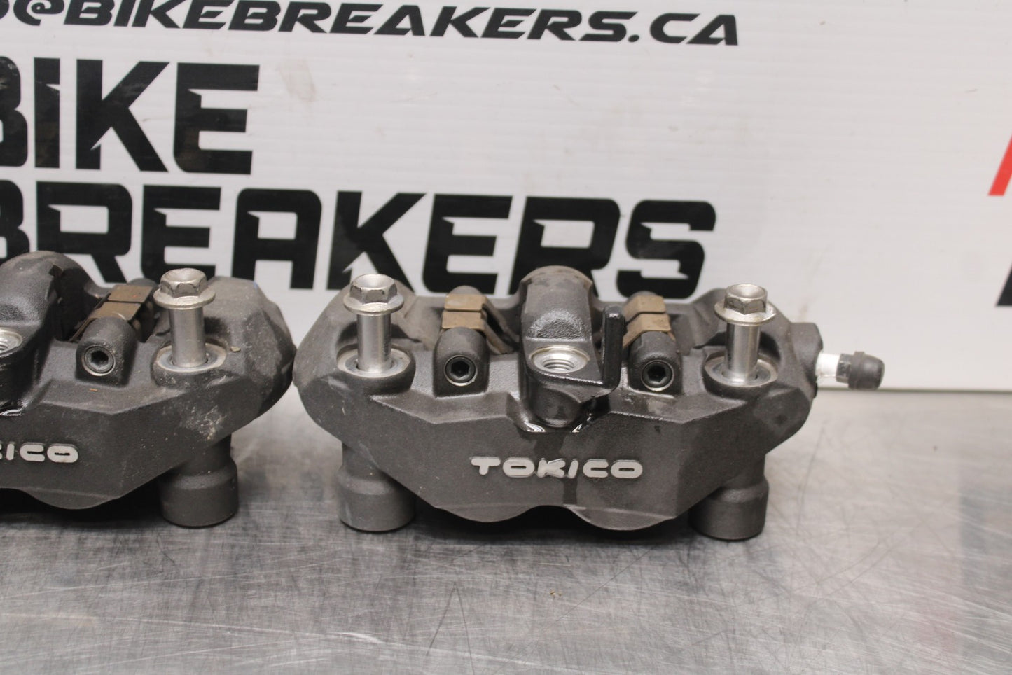 08-10 SUZUKI GSXR 600 RIGHT LEFT FRONT BRAKE CALIPER SET PAIR CALIPERS BB202