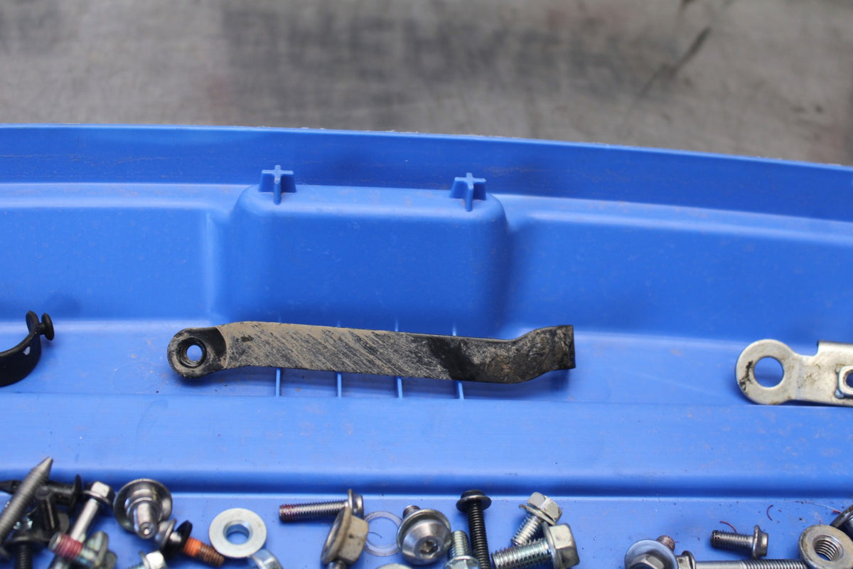 25 KAWASAKI Z900 MOUNTING BOLTS HARDWARE SCREWS BB928