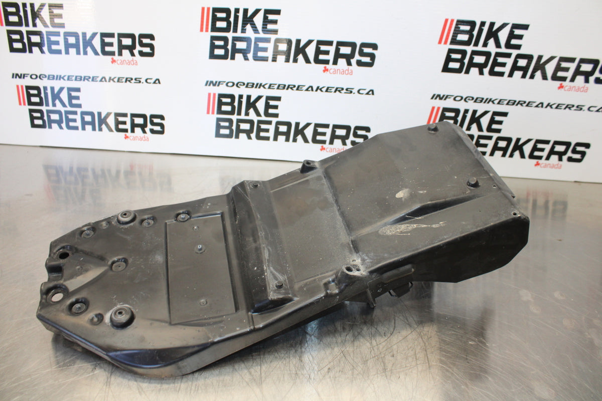 07 KAWASAKI Z1000 REAR BACK TAIL UNDERTAIL BATTERY TRAY PLASTIC BB148