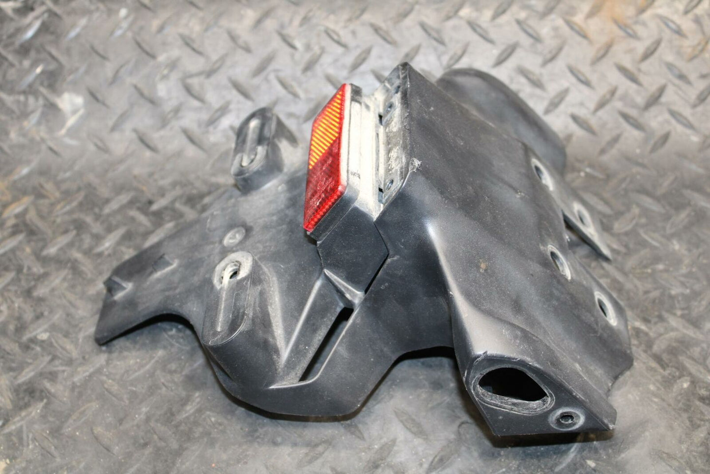 08-16 YAMAHA YZF R6 REAR BACK FENDER MUD GUARD 5VX-84745-01-00 BB209