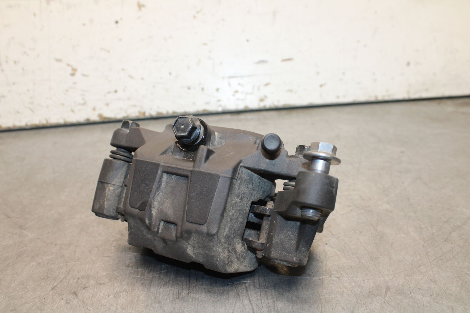 17-24 YAMAHA BOLT XVS950 LEFT FRONT BRAKE CALIPER BB729