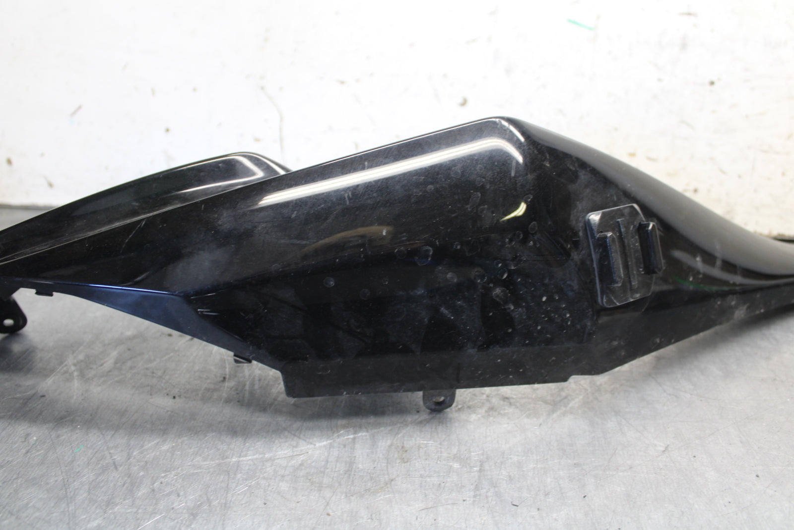 09-12 KAWASAKI NINJA ZX6R RIGHT REAR BACK TAIL FAIRING COWL SHROUD BB698