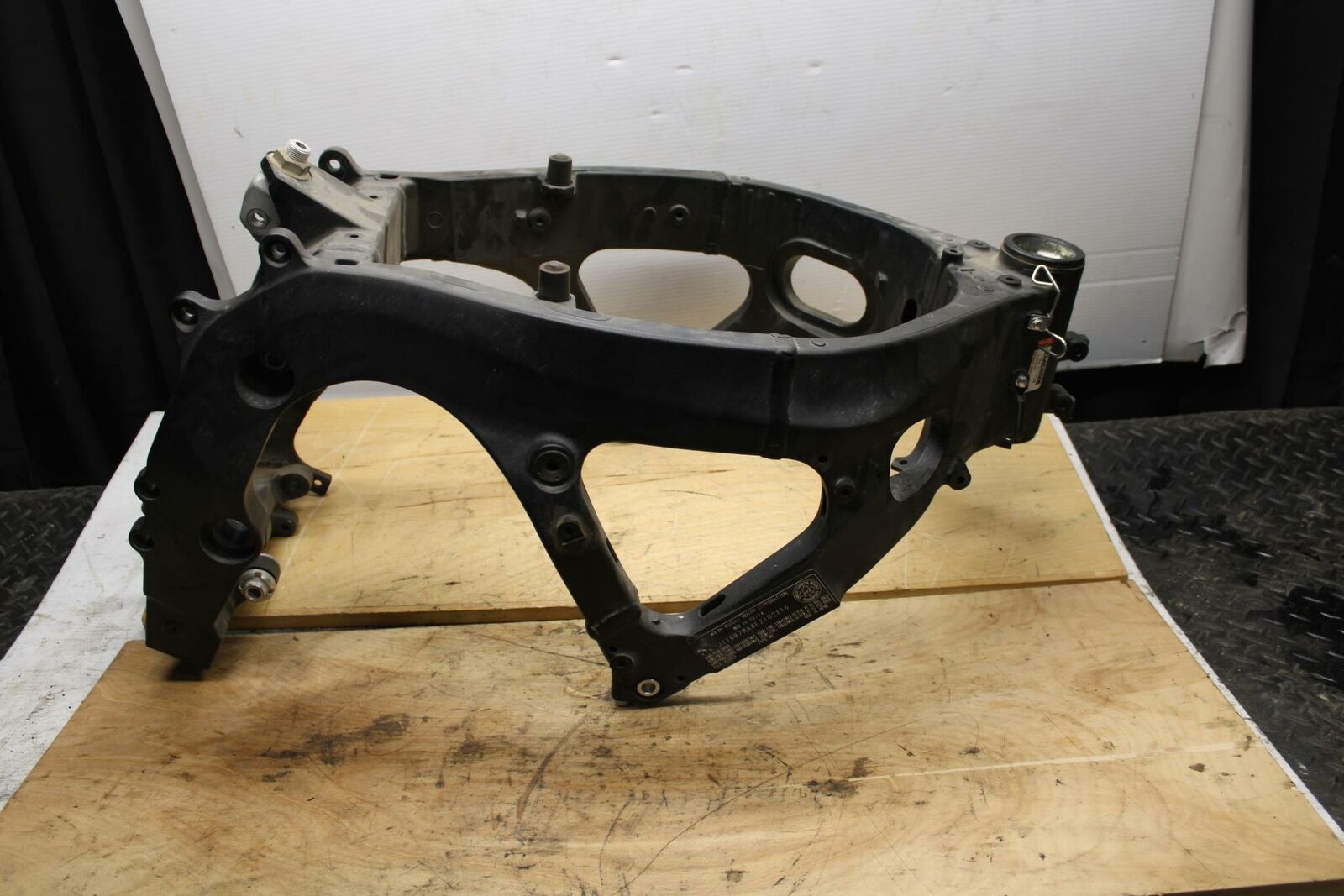 11-17 SUZUKI GSXR750 FRAME CHASSIS BB320