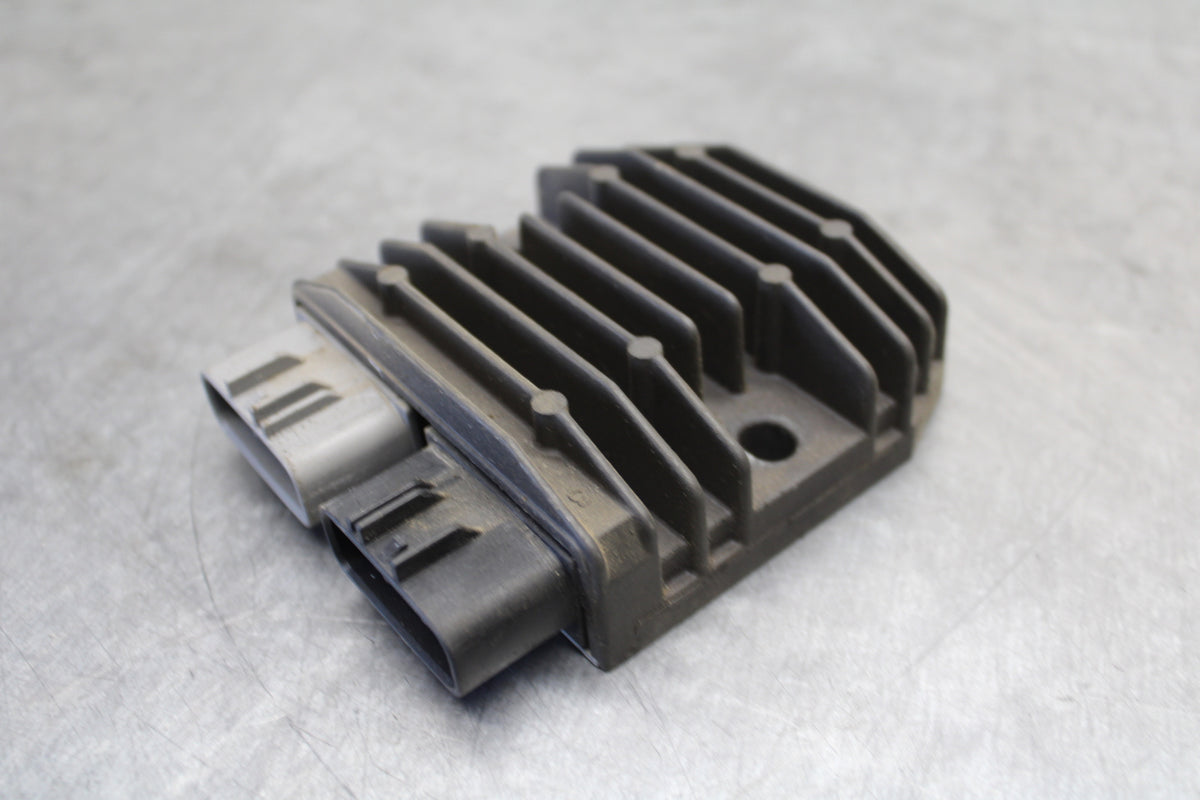 07-08 YAMAHA YZF R1 RECTIFIER VOLTAGE REGULATOR BB724