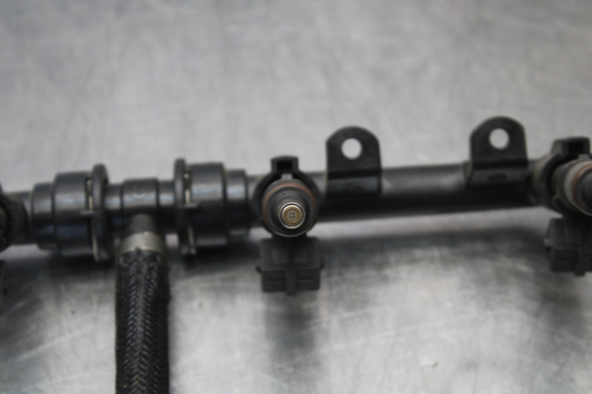 10-11 BMW S1000RR SECONDARY FUEL INJECTORS TOP AIRBOX GAS RAIL BB168