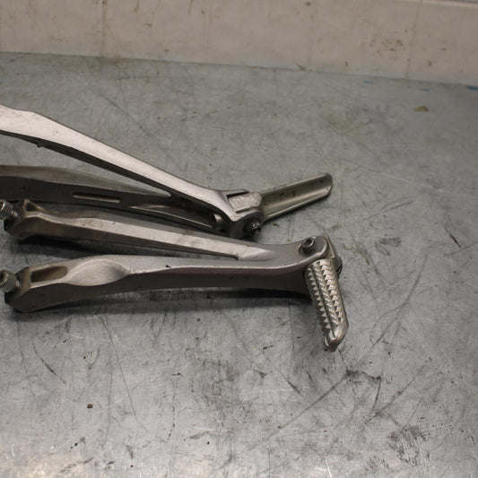 07-08 YAMAHA YZF R1 REAR BACK PASSENGER PEG SET PAIR BB425