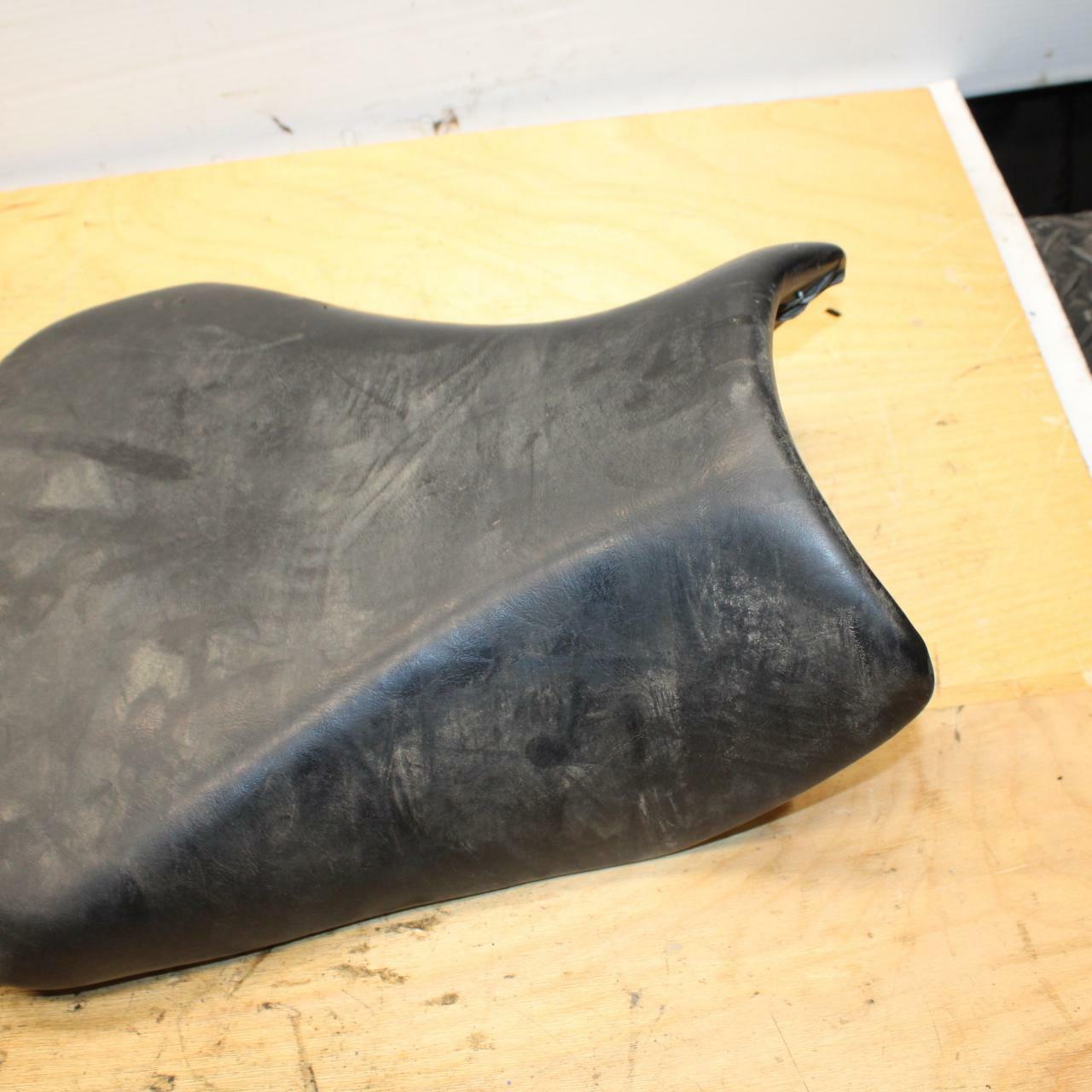 11-21 SUZUKI GSXR750 FRONT DRIVERS SEAT PAD SADDLE PILLION
