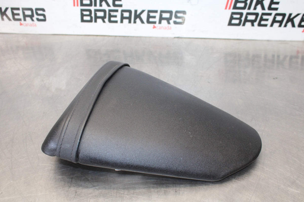 13-18 KAWASAKI NINJA ZX6R REAR BACK PASSENGER TANDEM SEAT PAD SADDLE BB908