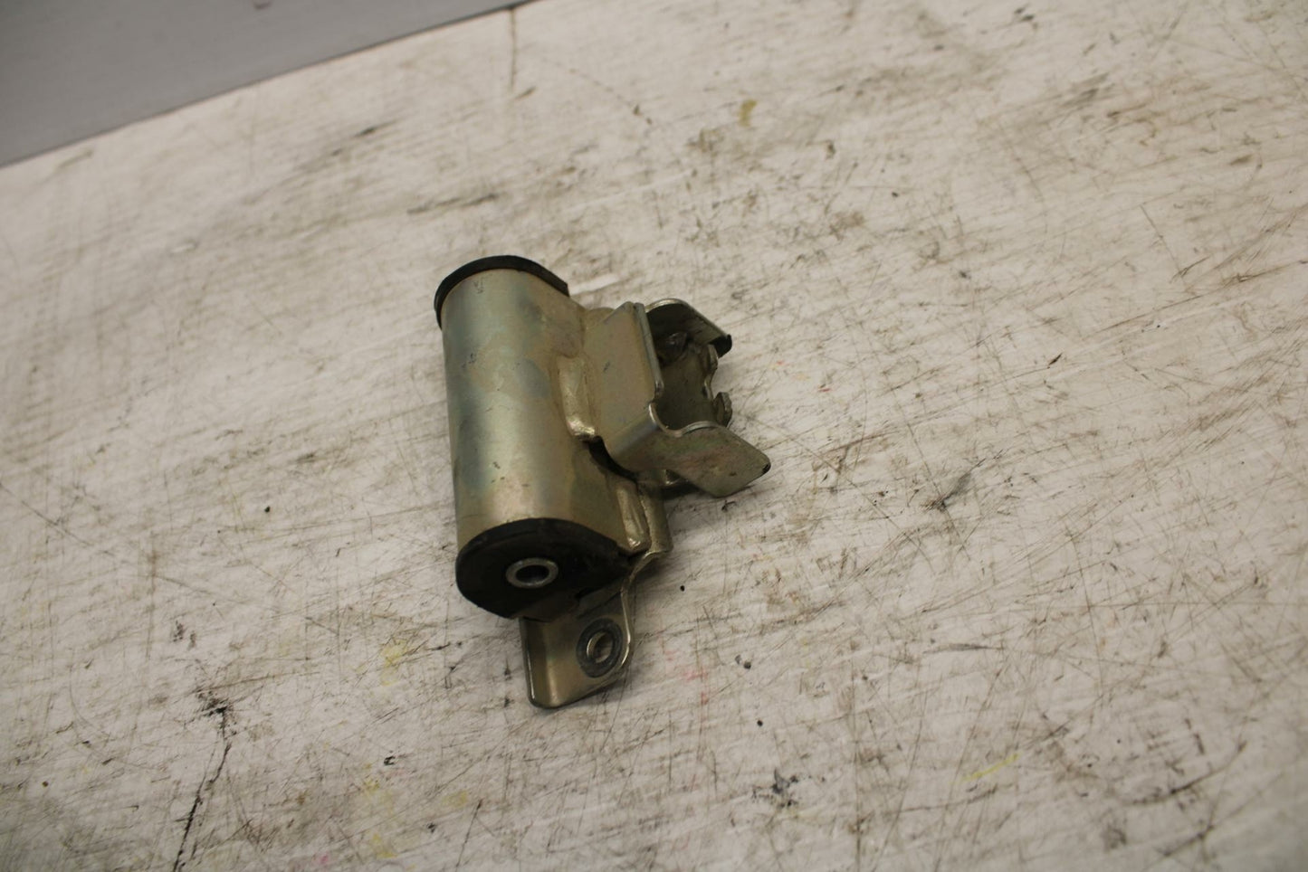 09 YAMAHA FZ6 GAS TANK FUEL CELL PETROL RESERVOIR BRACKET MOUNT BB295