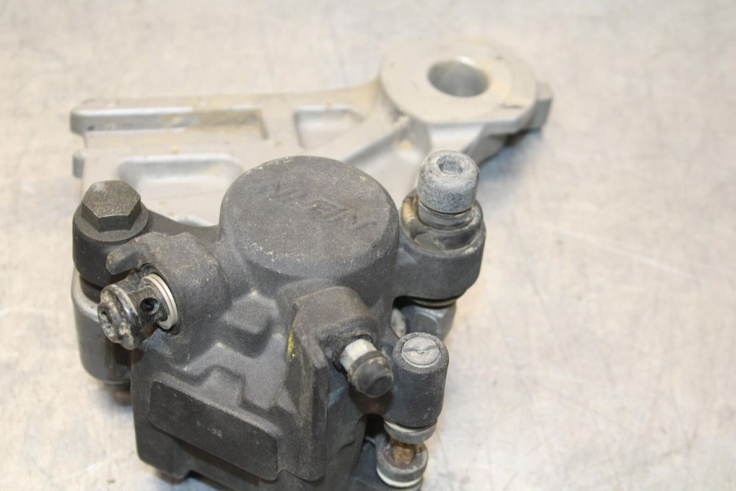 2015 Yamaha FZ09 REAR BACK BRAKE CALIPER W MOUNT BRACKET BB69