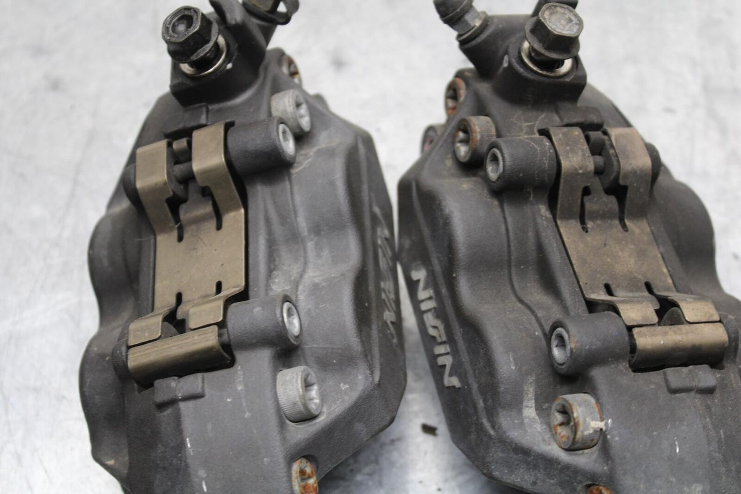 2006 Honda CBR600F4i RIGHT LEFT FRONT BRAKE CALIPER SET PAIR CALIPERS BB567